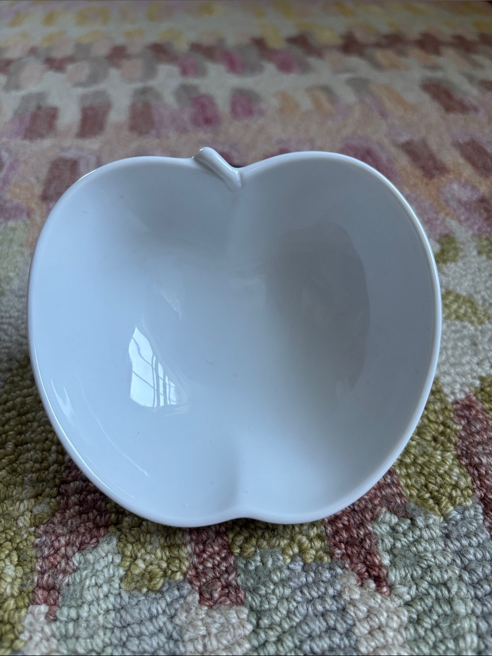 Crate & Barrel Small apple-shaped bowl EUC white porcelain